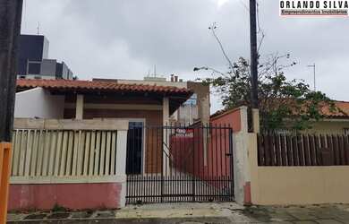 Imagem: A casa possui 4 Dormitórios, 3 Banheiros, 2 Vagas na garagem