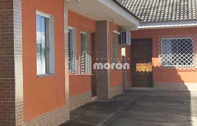 Imagem: A casa possui 2 Dormitórios, 1 Banheiro, 1 Vaga na garagem