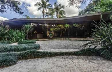 Imagem 2: Única casa projetada por Oscar Niemeyer em São Paulo para venda ou locação...