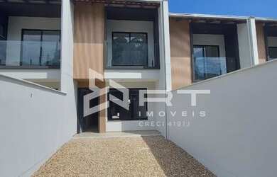 Imagem: A casa possui 2 Dormitórios, 3 Banheiros, 2 Vagas na garagem