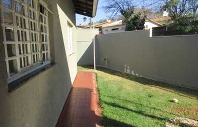 Imagem: O quarto possui Área de serviço, Varanda e está localizado