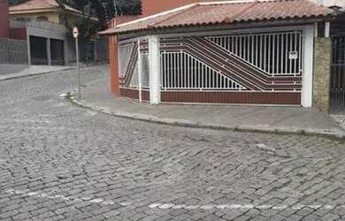 Imagem: A casa possui 3 Dormitórios, 2 Banheiros, 3 Vagas na garagem