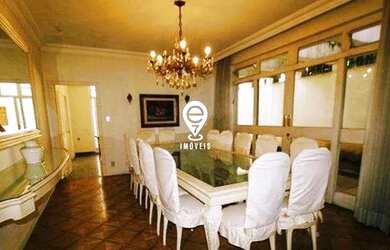 Imagem: A casa possui 4 Dormitórios, 2 Banheiros, 5 Vagas na garagem