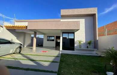 Imagem: A casa possui 2 Dormitórios, 3 Banheiros, 2 Vagas na garagem