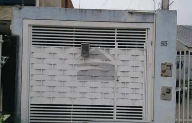 Imagem: A casa possui 2 Dormitórios, 1 Banheiro, 1 Vaga na garagem