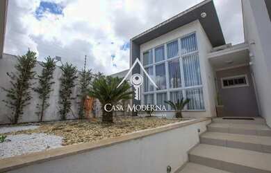 Imagem: A casa possui 1 Dormitório, 2 Banheiros, 4 Vagas na garagem