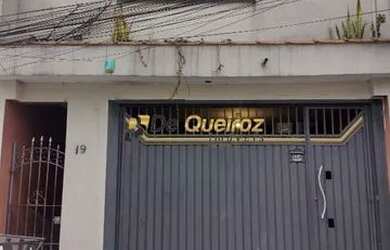 Imagem: A casa possui 4 Dormitórios, 4 Banheiros, 2 Vagas na garagem