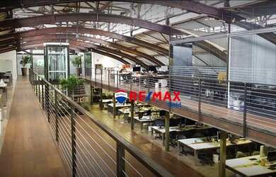 Imagem: O depósito possui 5 Vagas na garagem, 2.500m² de Área e