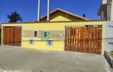 Imagem: A casa possui 2 Dormitórios, 1 Banheiro, 2 Vagas na garagem