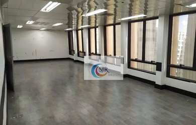 Imagem: O depósito possui 5 Vagas na garagem, 332m² de Área e está