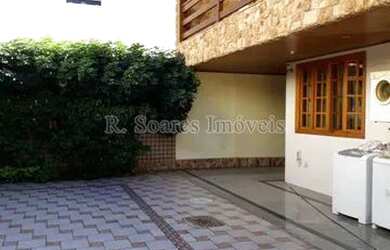 Imagem: A casa em condomínio possui 5 Dormitórios, 5 Banheiros, 5