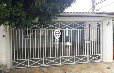 Imagem: A casa possui 4 Dormitórios, 3 Banheiros, 3 Vagas na garagem