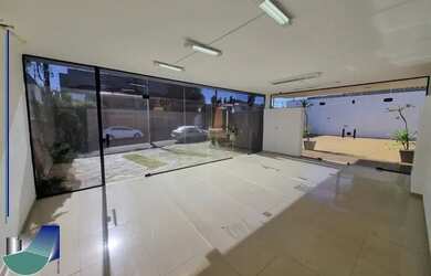 Imagem: O depósito possui 5 Vagas na garagem, 424m² de Área e está