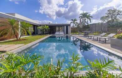 Imagem: A casa em condomínio possui 5 Dormitórios, 5 Banheiros, 3