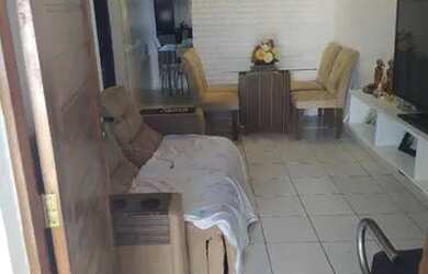 Imagem: A casa possui 2 Dormitórios, 2 Banheiros, 2 Vagas na garagem