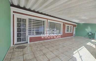 Imagem: A casa possui 3 Dormitórios, 3 Banheiros, 2 Vagas na garagem