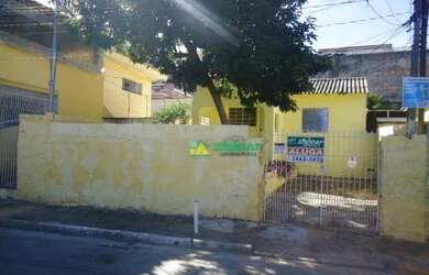 Imagem: A casa possui 2 Dormitórios, 1 Banheiro, 2 Vagas na garagem