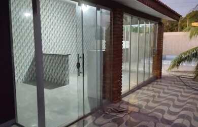 Imagem 2: Vende-se uma casa. Piscina, Churrasqueira, Varandae5 Vagas na garagem