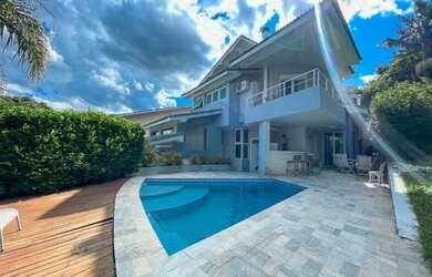 Imagem: A casa em condomínio possui 4 Dormitórios, 4 Banheiros, 2