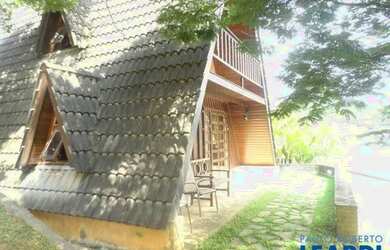 Imagem: A casa em condomínio possui 2 Dormitórios, 2 Banheiros e 200m²