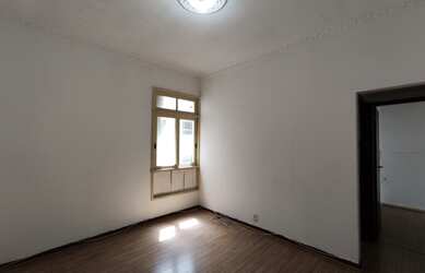 Imagem: O apartamento e possui 2 Dormitórios, Suítes, 1 Banheiro