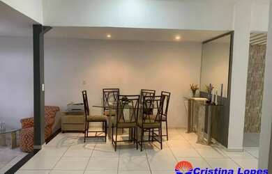 Imagem: A casa possui 3 Dormitórios, 3 Banheiros, 4 Vagas na garagem