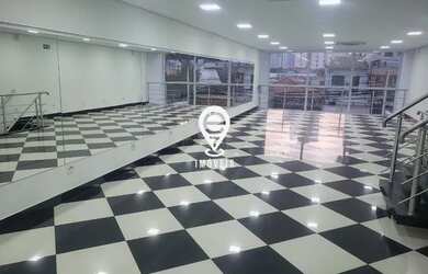 Imagem: O depósito possui 2 Vagas na garagem, 440m² de Área e está