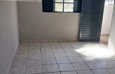 Imagem: A casa possui 2 Dormitórios, 1 Banheiro, 1 Vaga na garagem