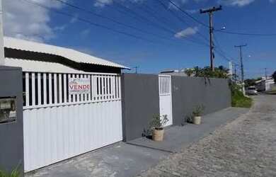 Imagem: A casa em condomínio possui 3 Dormitórios, 2 Banheiros, 4