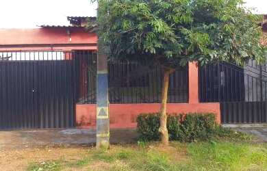 Imagem: A casa possui 3 Dormitórios, 1 Banheiro, 1 Vaga na garagem