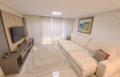 Imagem: A casa possui 3 Dormitórios, 2 Banheiros, 3 Vagas na garagem