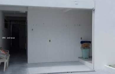 Imagem: A casa possui 2 Dormitórios, 2 Banheiros, 2 Vagas na garagem