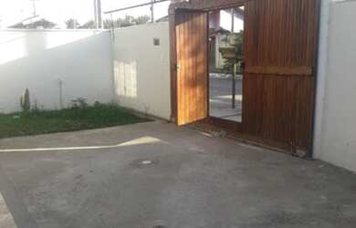 Imagem: A casa possui 2 Dormitórios, 1 Banheiro e 1 Vaga na garagem