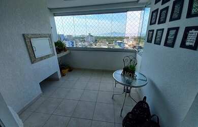 Imagem: O apartamento possui 3 Dormitórios, 1 Banheiro, 1 Vaga na garagem