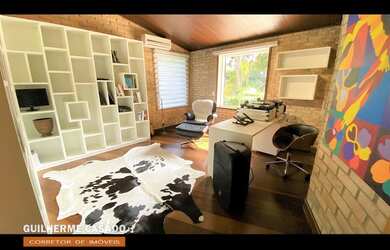 Imagem: A casa possui 4 Dormitórios, 5 Banheiros, 5 Vagas na garagem