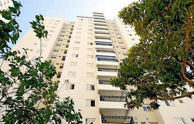 Imagem: O apartamento possui 3 Dormitórios, 1 Banheiro, 2 Vagas na