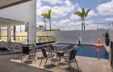 Imagem: O apartamento possui 2 Dormitórios, 1 Banheiro, 1 Vaga na garagem