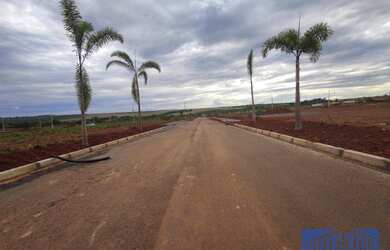 Imagem: O terreno possui 741m² de Área, Imóvel novo e está localizado