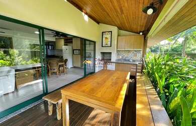 Imagem: A casa em condomínio possui 4 Dormitórios, 3 Banheiros, 2