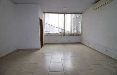 Imagem: O depósito possui 30m² de Área, Varanda e está localizado