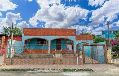 Imagem: A casa possui 3 Dormitórios, 2 Banheiros, 4 Vagas na garagem