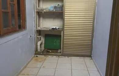 Imagem: A casa possui 3 Dormitórios, 3 Banheiros, 2 Vagas na garagem