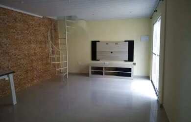 Imagem 2: Alugo Casa Km32. Varanda, 1 Banheiroe1 Dormitório