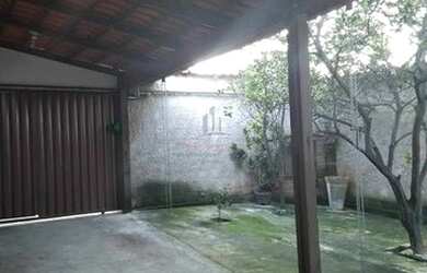 Imagem: A casa possui 2 Dormitórios, 1 Banheiro, 1 Vaga na garagem