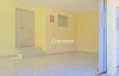 Imagem: A casa possui 3 Dormitórios, 2 Banheiros, 2 Vagas na garagem