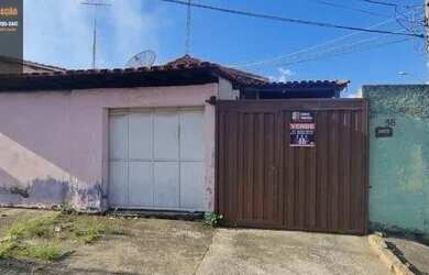 Imagem: A casa possui 4 Dormitórios, 2 Banheiros, 2 Vagas na garagem