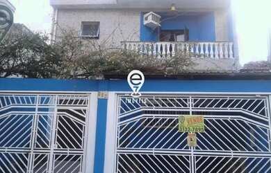 Imagem: A casa possui 4 Dormitórios, 5 Banheiros, 4 Vagas na garagem