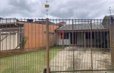 Imagem: A casa possui 2 Dormitórios, 1 Banheiro, 1 Vaga na garagem