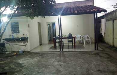 Imagem: A casa possui 4 Dormitórios, 1 Banheiro e 300m² de Área e