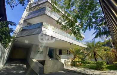 Imagem: O apartamento possui 3 Dormitórios, 1 Banheiro, 3 Vagas na